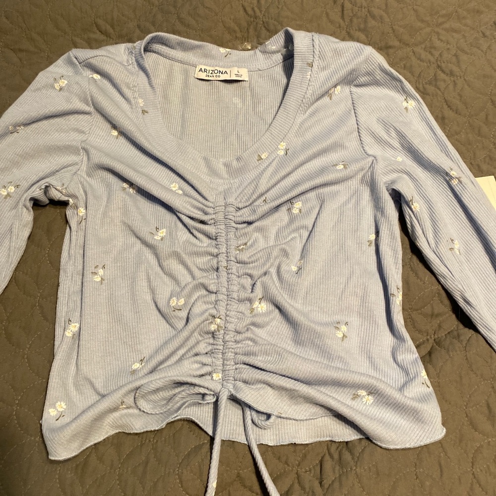 - Long sleeve crop top